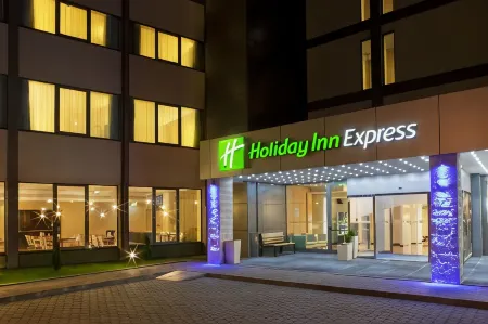 Holiday Inn Express Lisbon Airport Отели рядом с достопримечательностью «Parque infantil do Prior Velho»