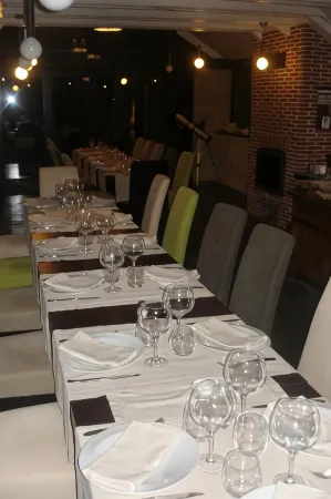 Hotel la Bastie d'Urfé Отели в г. Обен