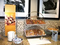 Hampton Inn & Suites Manteca - breakfast