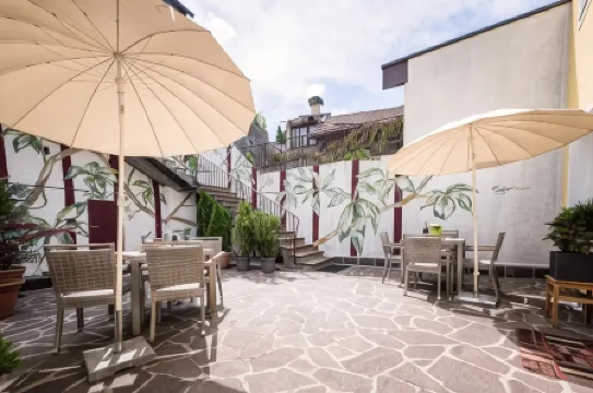 Am Schloss Guest House