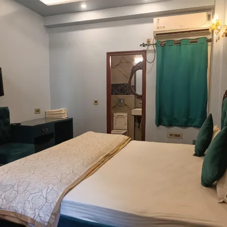 Maya Hotel & Restaurant