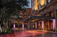 JW Marriott Houston by the Galleria Hotel berhampiran Gerald D. Hines Waterwall Park