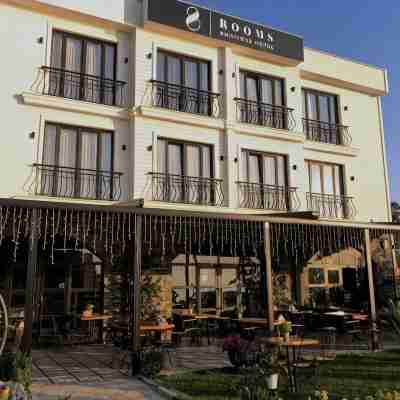 8 Rooms Hotel Hotel Exterior