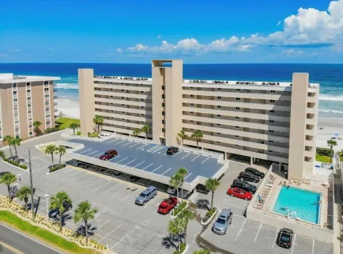 Renovated Condo with Pool on No Drive Beach
