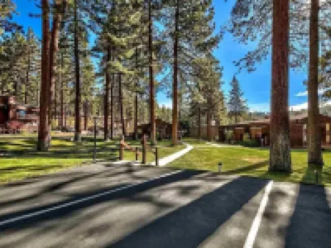 Heavenly Ski 10-Min, Pickleball, Private Beach, EV Hotels in Zephyr Cove–Round Hill Village