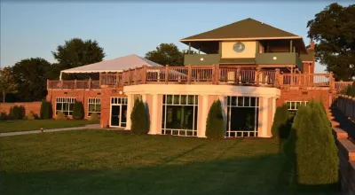 Lakefront SML penthouse with stunning mountain-lake views, pools, beach, + more!