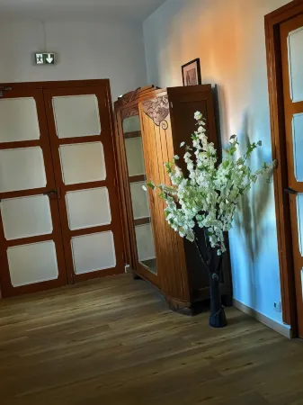 Isvara Hôtel & Restaurant. Отели в г. Бонёй-Лез-О