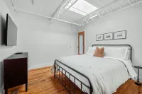 Dickson St. Hideaway