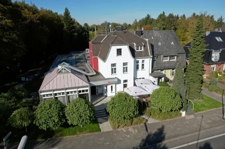 Hotel Rosenmeer Отели в г. Менхенгладбах