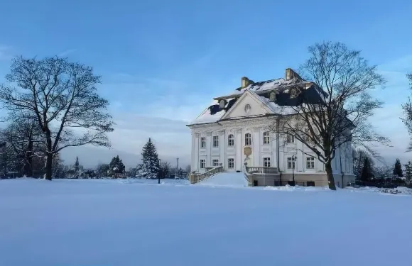 玻璃尼亞宮酒店