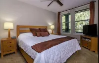 Location and Comfort - One Bedroom Ski In / Ski out, Hot Tub and Fire Pit