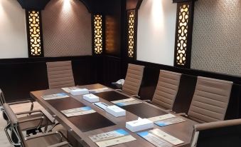 White Moon Al Sadd
