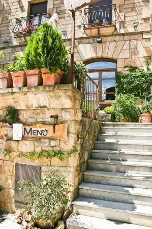 Posada Las Mayas Отели в г. Canicosa de la Sierra