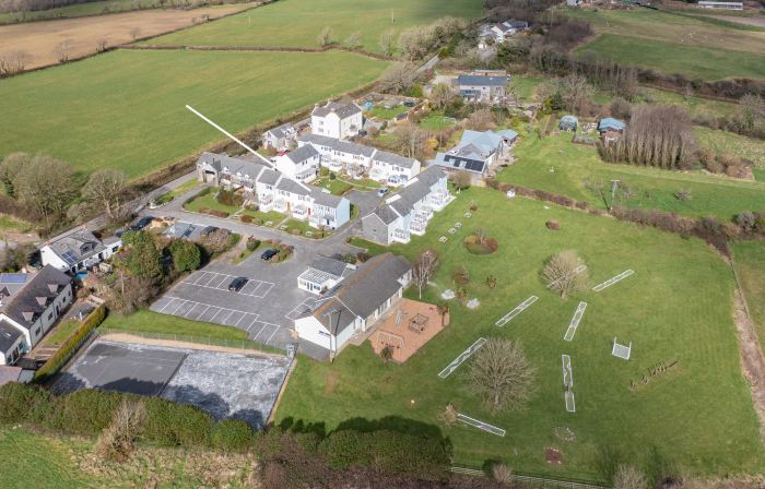 Cartwright's Cottage - Indoor Pool, Sports Courts, Play Park