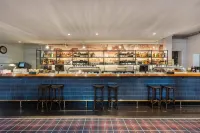 College Lawn Hotel - bar