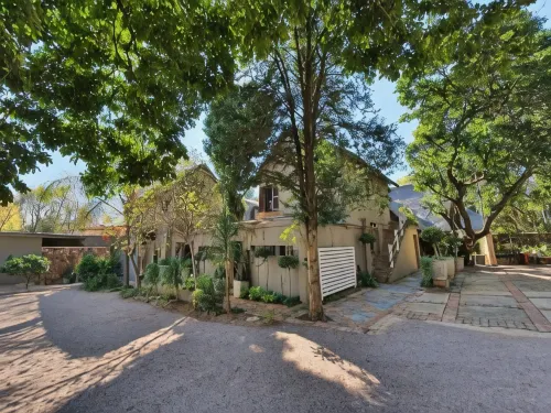 Waterhouse Guest Lodge in Waterkloof Hotels in City of Tshwane Metropolitan Municipality