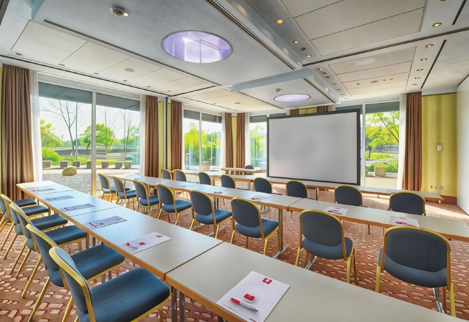 Leonardo Hotel Koln Over view