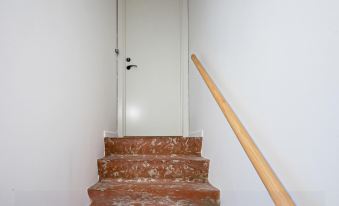 Sanders Charm - Amazing Two-Bedroom Apartment with Shared Garden