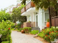Seaside Resort Hotels near Ho May Amusement Park