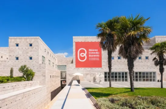 フェイマス クロウズ リスボン スイーツ プラサ・ド・インペーリオ庭園周辺のホテル