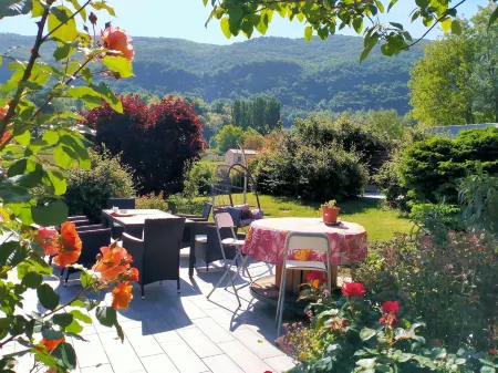 Chambre d'Hôtes l'Hôsting Noix Отели в г. Бувант