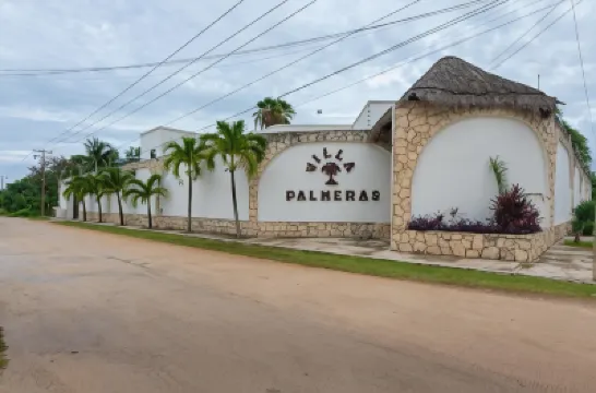 Villa Palmeras Hotels near Xoximilco Cancún