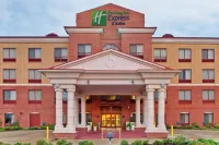Holiday Inn Express & Suites Clinton فنادق في Clinton