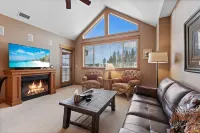 Riverstone Village— Floor Corner Condo, Relax and Enjoy the Peaceful Sounds of Nature! Hoteles en Coeur d'Alene