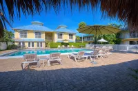 Naples Garden Inn - Beach