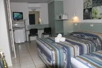 Emerald Highlands Motel Hotels in Emerald