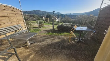 Hotel la Peyrade Отели в г. Сен-Сюльпис