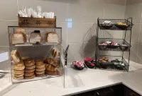 Super 8 by Wyndham Macleod Trail Calgary - 朝食