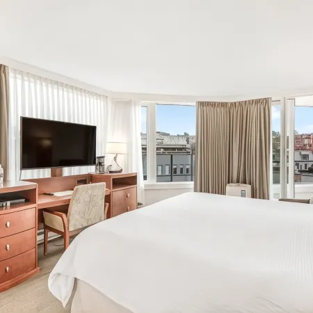 Victoria Regent Waterfront Hotel & Suites