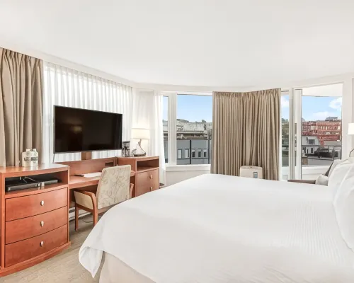 Victoria Regent Waterfront Hotel & Suites Hotels near Laurel Point