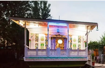 Houseboat Switzerland