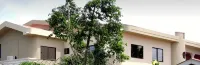 East Airport Guesthouse - Pensions