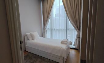 Brand New 2 bedroom near Paragon