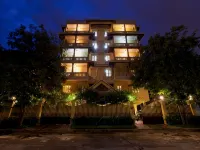 Grand Residence Hotels near SETEC Institute