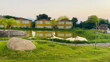 Sou Eco Camp Отели рядом с достопримечательностью «Стейтью Оф Юнити»