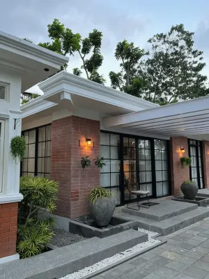 Kallista Villas Kalibaru Hotels in Kalibaru