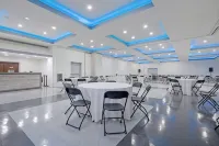Clarion Hotel & Suites BWI Airport North - Airport Shuttle
