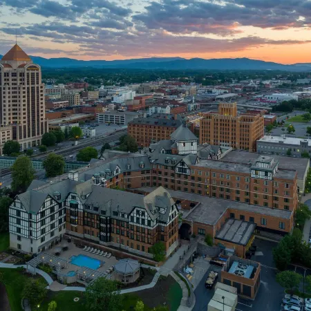 The Hotel Roanoke & Conference Center, Curio Collection by Hilton