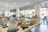 Silver Seahorse Garden Retreat