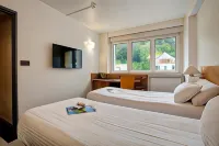 Kyriad Montbéliard Sochaux Hôtel & Spa - Pools