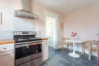 Savannah Stay with Style 3BR, Walk to Everything! - Condos