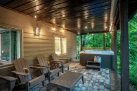 Mountain Retreat: HotTub, Game Room, Family & Pet-Friendly, 3 King Beds