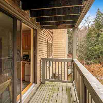 Cozy 2-bedroom condo in welcoming Cambridge with WiFi, AC Others