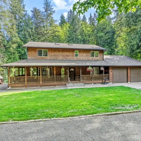 Rocky River is a Spacious 5-bedroom house in wonderful Longview with WiFi, AC