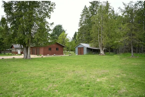 Charming Red Cabin in the woods. A perfect stay just 3 min from ski resort!