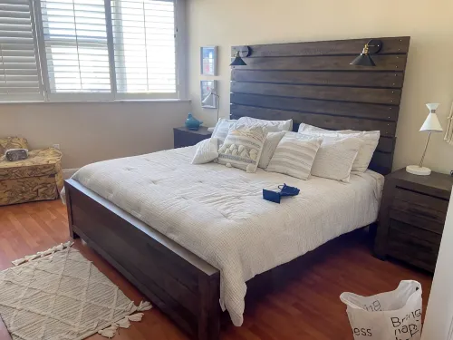 Beachfront Bliss: 2BR, 2BA with Stunning Sunset Views - Apartemen